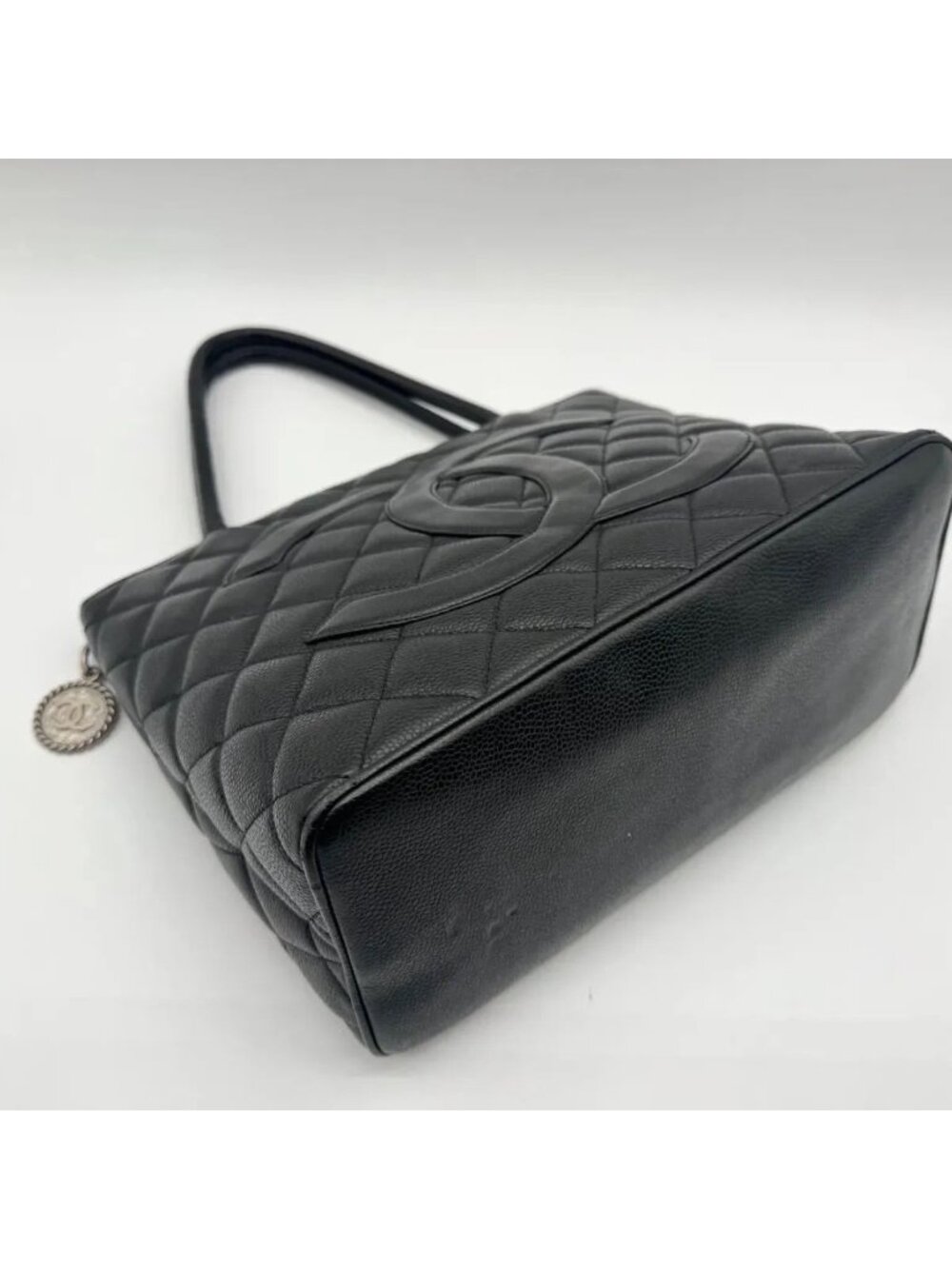 Chanel Tote Medallion CC Logo Silver Caviar Leather Quilted Black - Picture 6 of 15